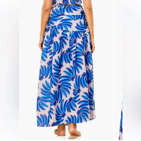 HT360 Collective Banana Print Maxi Skirt
NWT
BLUE AND WHITE, Size X-Small - Picture 2 of 7